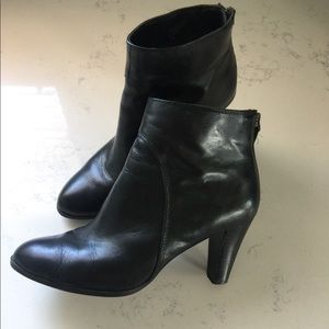 Adrienne Vittadini booties